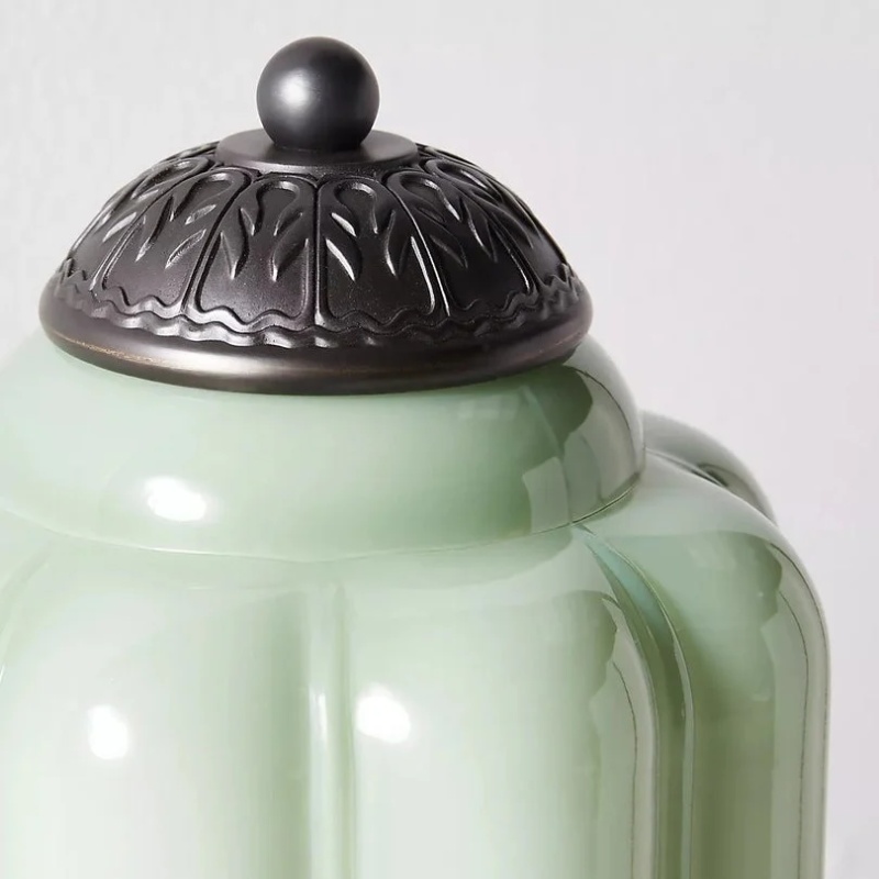 Exquisite top detail of the Eloise table lamp