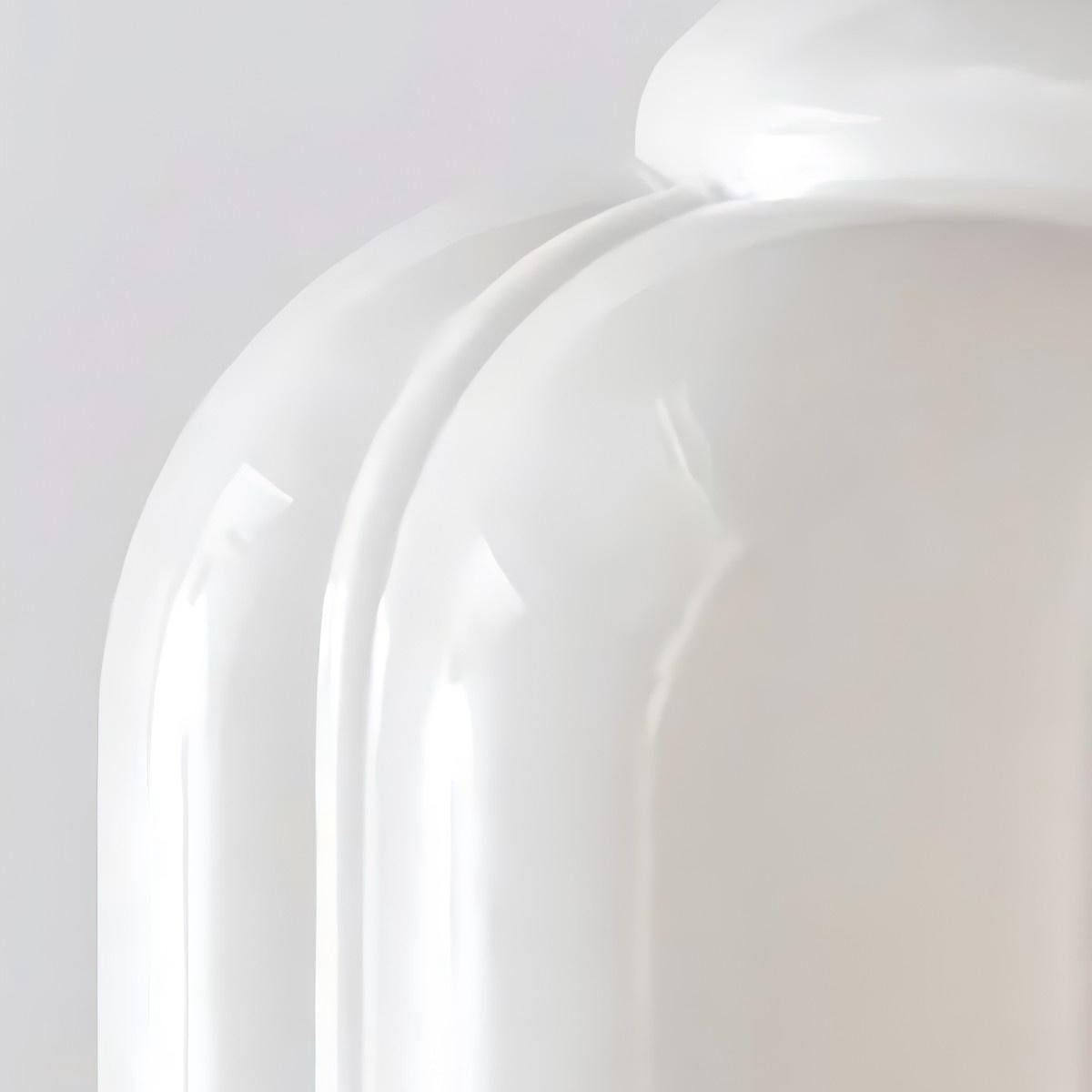 Smooth glass body detail of the Eloise table lamp