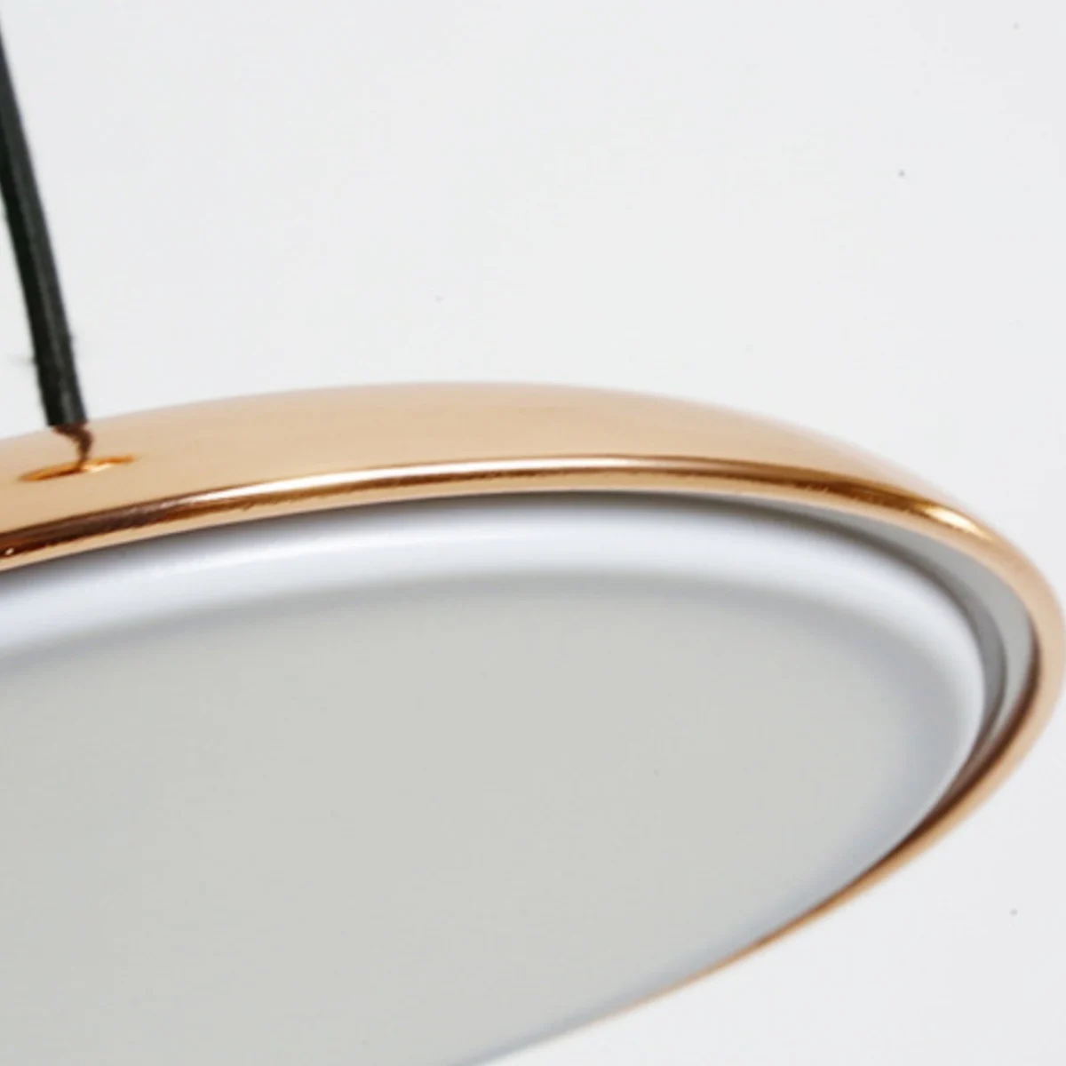 Macaron pendant edge detail