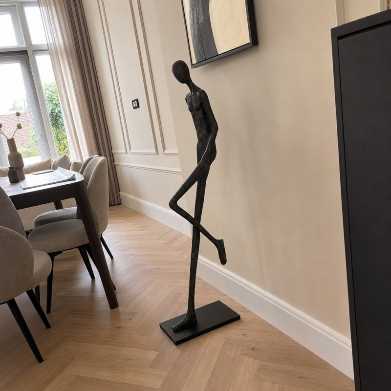 Customer photo of Lemvix sculpture in a hallway