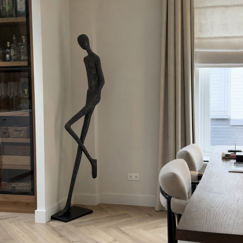 Customer photo of Lemvix sculpture near curtains
